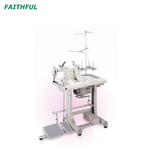 Máquina de costura com alimentação fora do braço